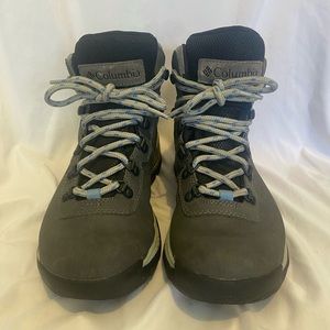 Columbia Waterproof Athletic Sporty Women’s Hiking Boot Size 10